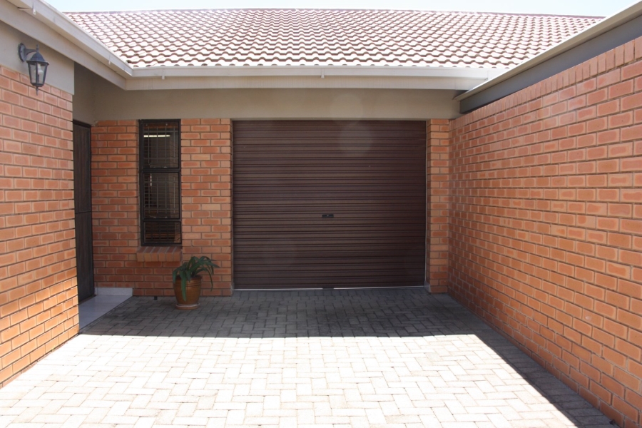 1 Bedroom Property for Sale in Langenhovenpark Free State